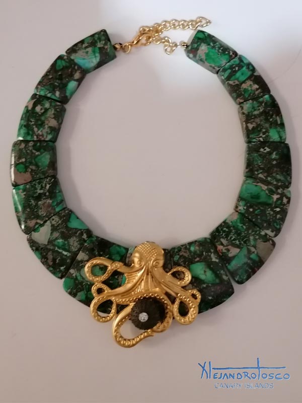 Collar jaspe verde pulido pulpo